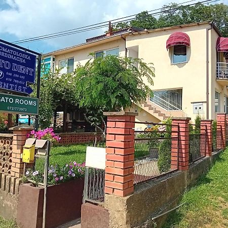 Bato Rooms Pestani Exterior photo